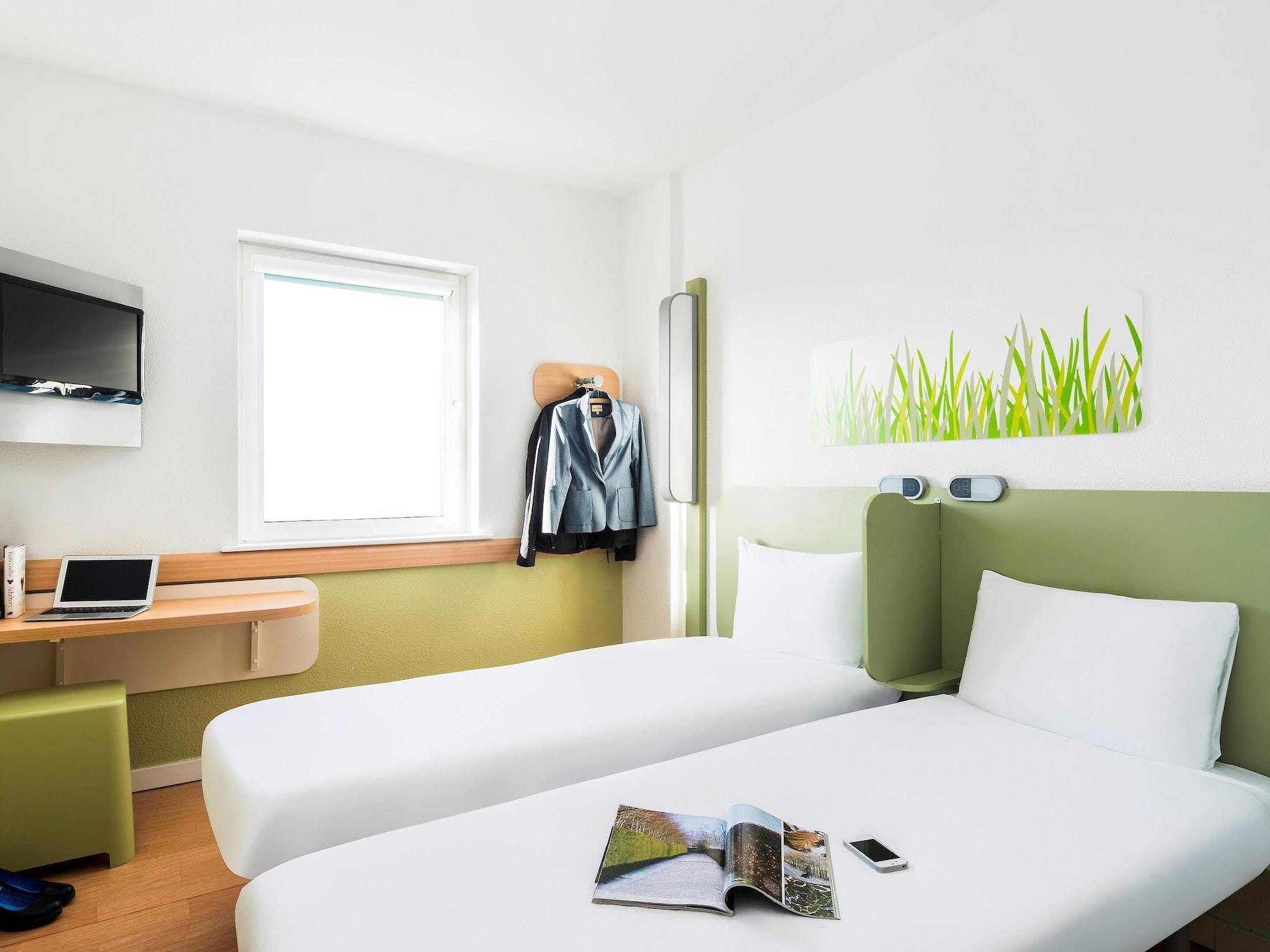 Ibis Budget Leeds Centre Crown Point Road Exterior foto